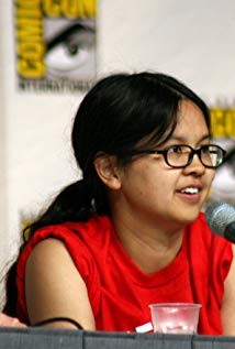 How tall is Charlyne Yi?